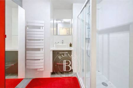 APPARTEMENT EN DERNIER ETAGE D'UNE RESIDENCE EN PREMIERE LIGNE AVEC SUPERBE TERRASSE VUE BASSIN