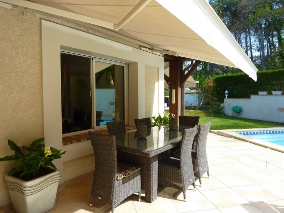 Villa cuisine, séjour, 4 chambres, jardin, piscine, vendue par BARNES PYLA