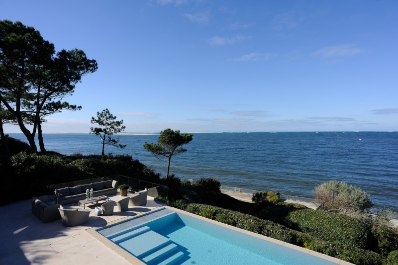 Maison d’architecte au Pyla sur Mer avec piscine chauffée à débordement