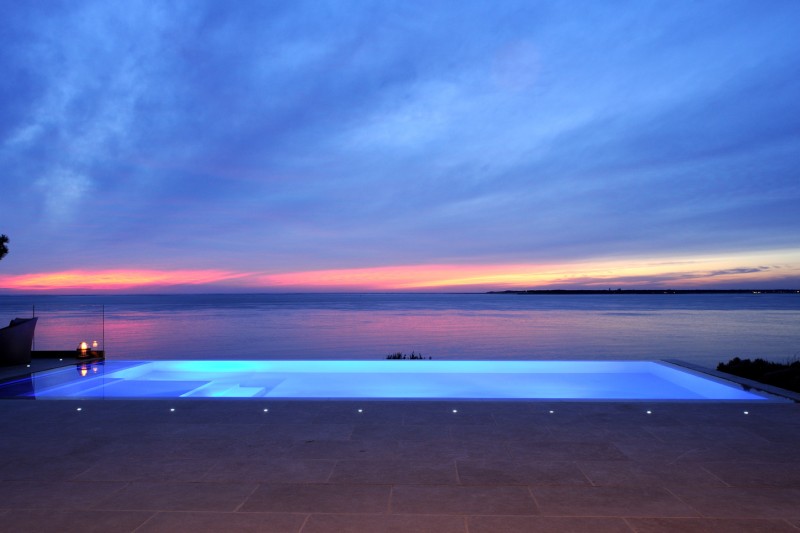 Villa d’architecte au Pyla sur Mer avec piscine miroir à débordement 